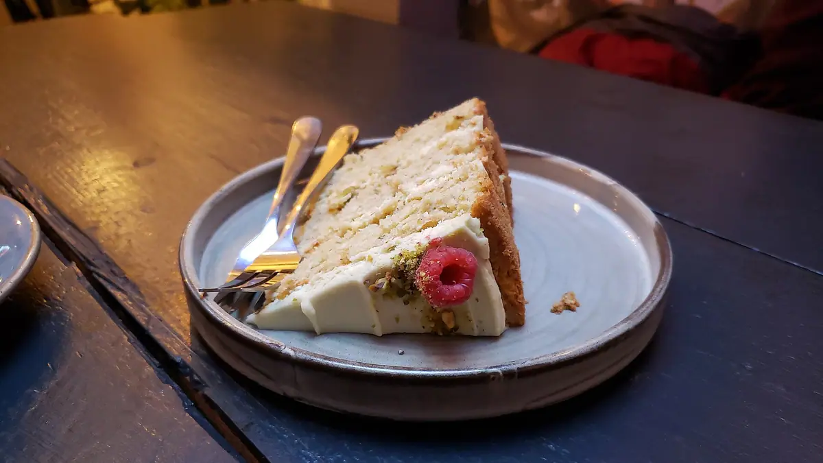 Mandy Moo Cakes – cake shop in Holywell Green, Elland